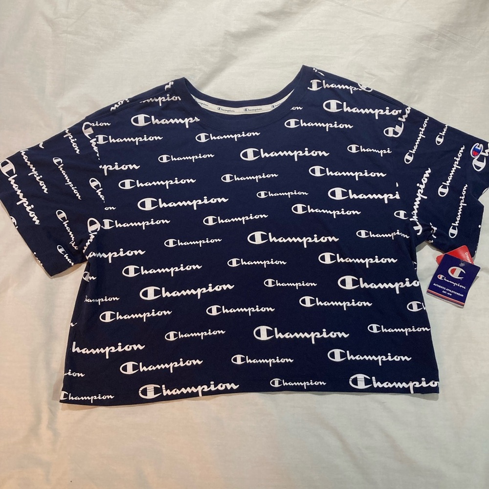 Women’s Champion Logo Print 1/2 Shirt! Size XL, NWT!